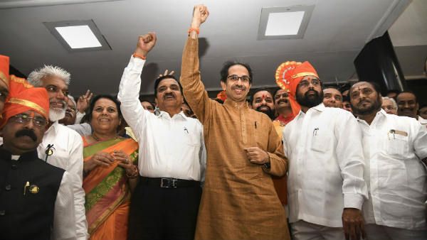 મહારાષ્ટ્રમાં રાજકીય ખેંચતાણ