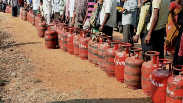 એક વર્ષમાં સબસિડી 58.34 રૂપિયા ઓછી થઈ