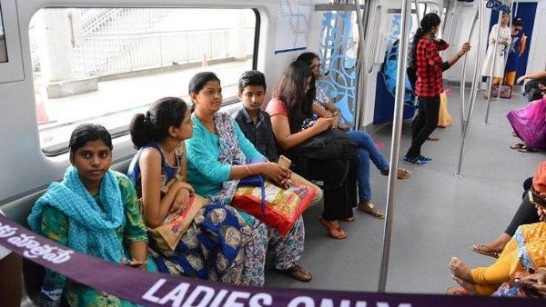 હૈદરાબાદ ગેંગરેપ બાદ બેંગ્લોર મેટ્રોનું એલાન, મહિલાઓ આ હથિયાર સાથે રાખી શકશે