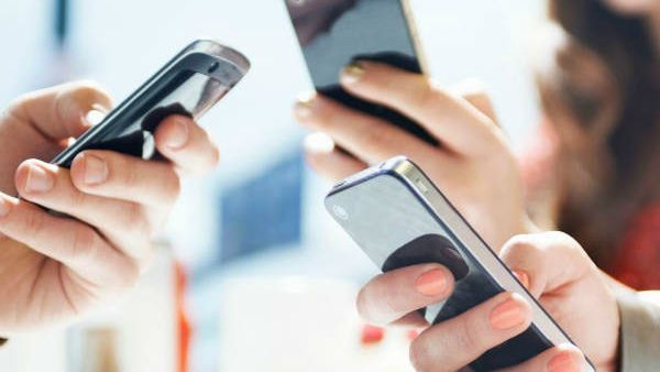 મોંઘા રિચાર્જ પ્લાનની અસર, મંથલી રિચાર્જ કરાવી રહ્યા છે યૂઝર્સ