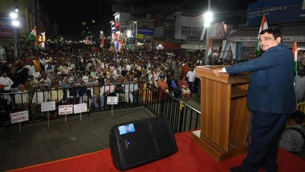 કોંગ્રેસ પર નિશાન સાધ્યું