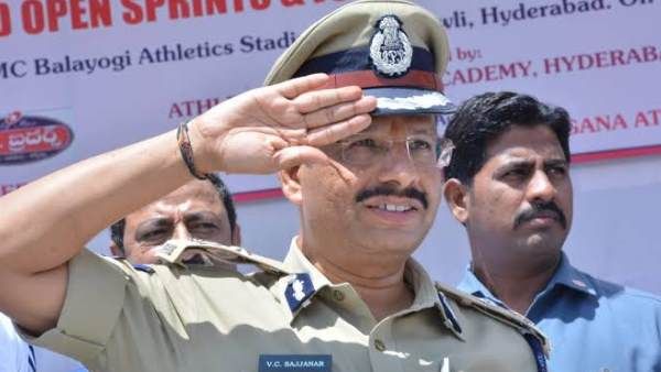 પોલીસ જિંદાબાદના નારા લગાવી રહ્યા છે લોકો