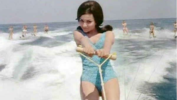 મુંબઈની દરેક દિવાલ પર લાગ્યા હતા શર્મિલા ટાગોરના બિકિની પોસ્ટર, સાસુથી છૂપાવવા આવુ કર્યુ