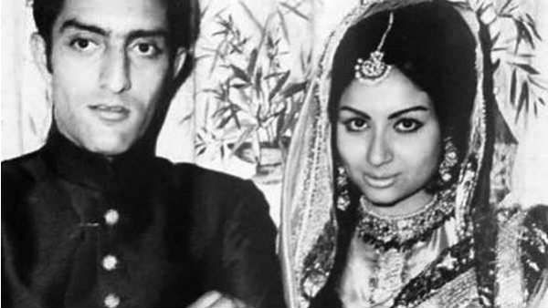 બિકિની પોસ્ટર લાગ્યા હતા દિવાલો પર