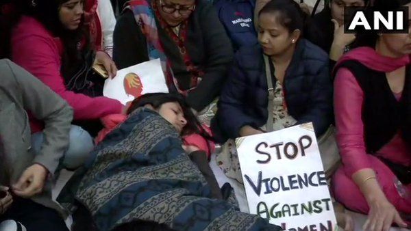 અનશન પર બેઠાં સ્વાતિ માલીવાલ, પોલીસે જંતર-મંતર ખાલી કરવા અપીલ કરી