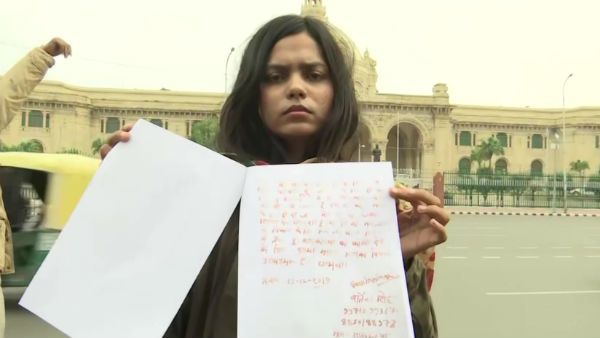 ઈન્ટરનેશનલ શૂટર વર્તિકા સિંહ લોહીથી પત્ર લખ્યો