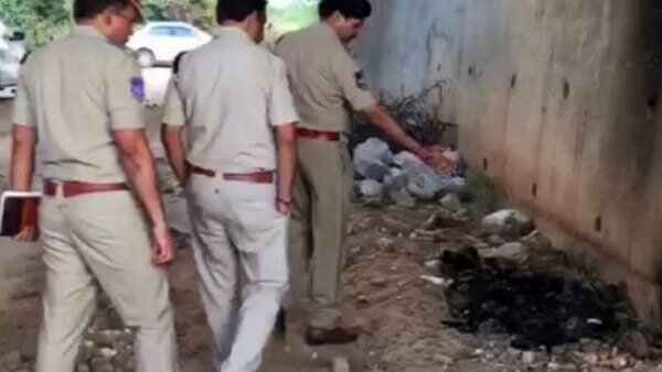 ગાડી પંક્ચર થઈ ગઈ હતી