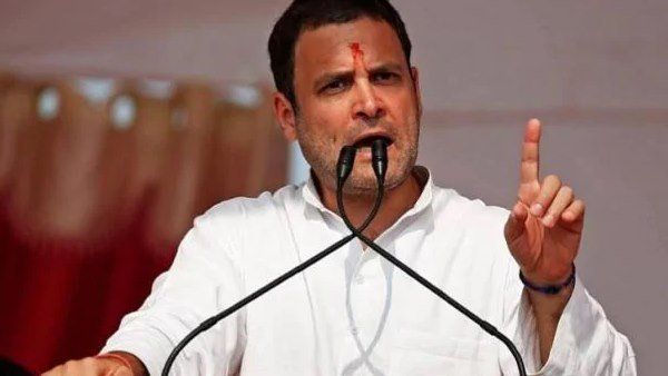 કોંગ્રેસે અસમમમાં ગેરકાયદેસર ઘૂસણખોરીને પ્રોત્સાહન આપ્યુ કોંગ્રેસે અસમમમાં ગેરકાયદેસર ઘૂસણખોરીને પ્રોત્સાહન આપ્યુ