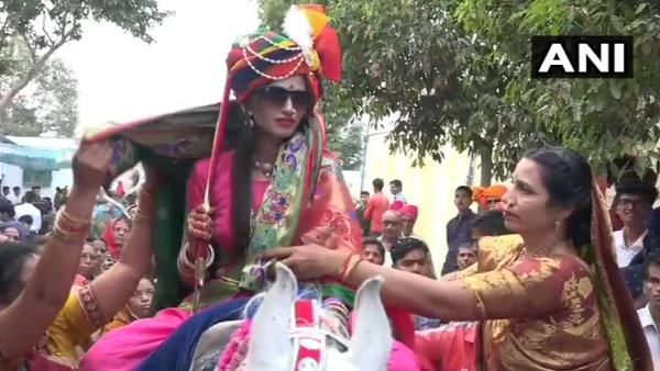 પર્યાવરણને બચાવવા પણ સંદેશ આપ્યો