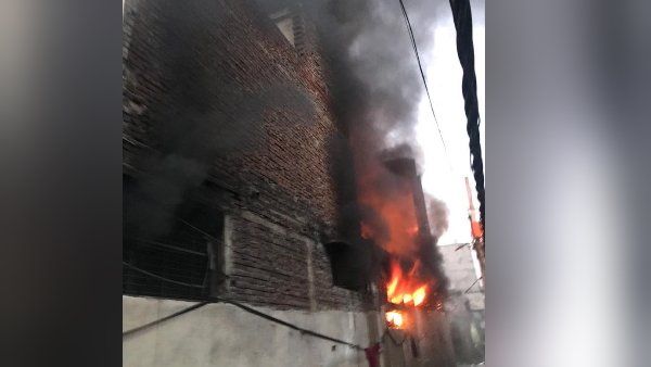 દિલ્હીના હરિનગરની ફેક્ટરીમાં લાગી ભારે આગ, ફાયર બ્રિગેડના 20 વાહનો સ્થળ પર હાજર