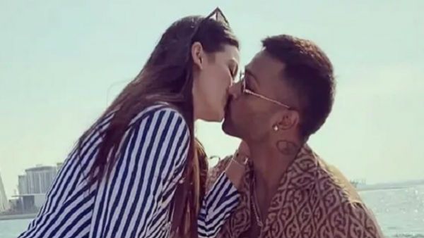 નતાશા પંડ્યા કરતા મોટી છે