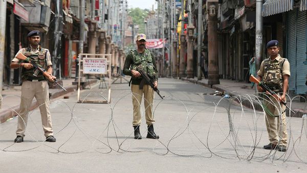 કલમ 370 નાબુદ કરાયા બાદ ઇન્ટરનેટ સેવાઓ છે બંધ