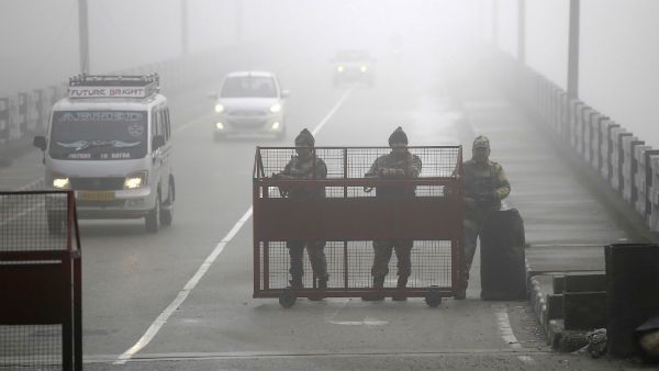 જમ્મુ કાશ્મીર: ઘાટીમાં 2G બ્રોડબેંડ સેવા ચાલુ, સોશિયલ મીડિયા પર બેન યથાવત