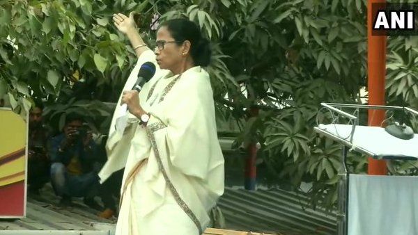 મમતા બેનર્જીએ ચલાવ્યું આંદોલન