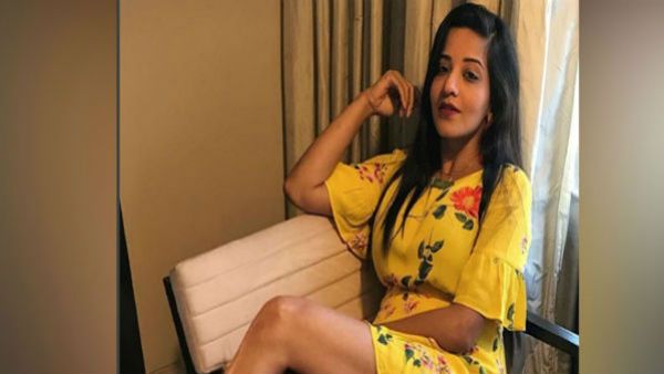 ટીવીની સૌથી સેક્સી ડાયન મોનાલિસાએ બ્લેક બિકિનીમાં લગાવી આગ, એકલમાં જોવો