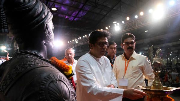 મરાઠી માનુષથી હિન્દુત્વની વિચારધારા તરફ