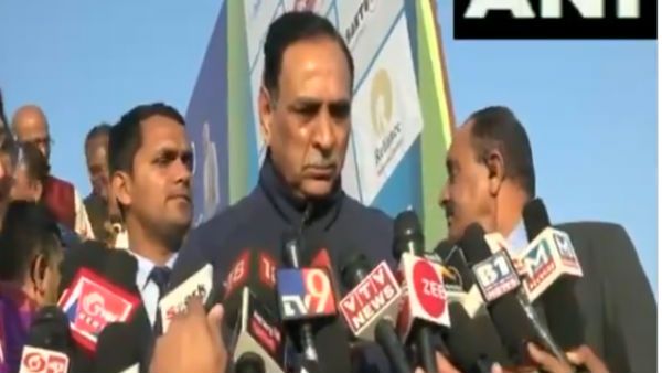 અમદાવાદઃ બાળકોના મોતના સવાલ પર સીએમ રૂપાણીની ચુપ્પી