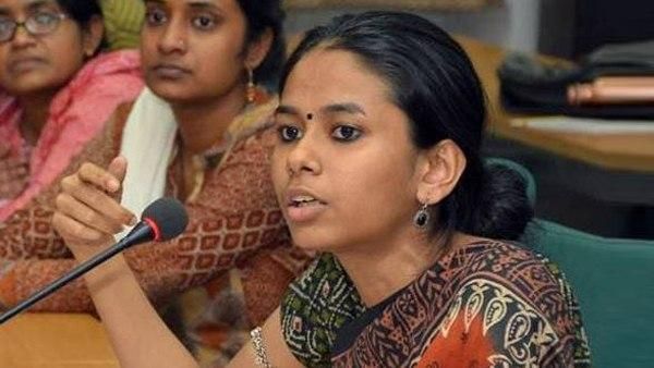 એમબીએની ફી માટે તે ઉપવાસ પર બેઠી