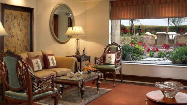 12 લોકોવાળો ડાઈનિંગ હૉલ