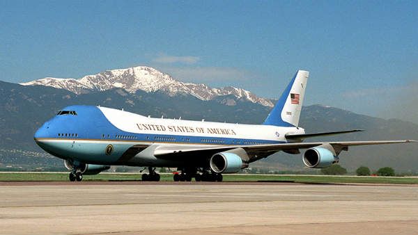 બૉમ્બર જેટ્સથી ભરાય જાય ઈંધણ બૉમ્બર જેટ્સથી ભરાય જાય ઈંધણ