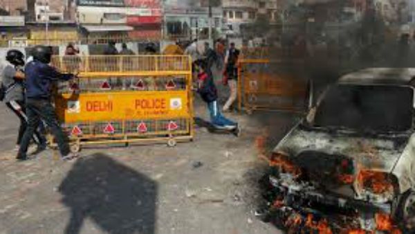 પોલીસને આપ્યો ઠપકો પોલીસને આપ્યો ઠપકો