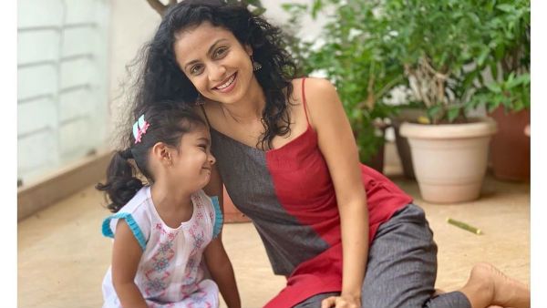 પુત્રી નિર્વી સાથે ફોટો કરે છે શેર પુત્રી નિર્વી સાથે ફોટો કરે છે શેર