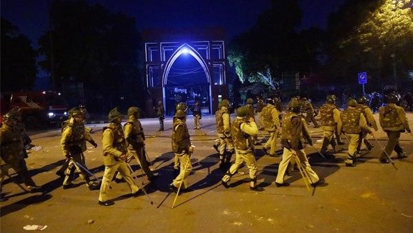 17 લોકોની કરી ધરપકડ