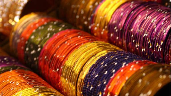 કન્યા પહેરે લીલી બંગડી