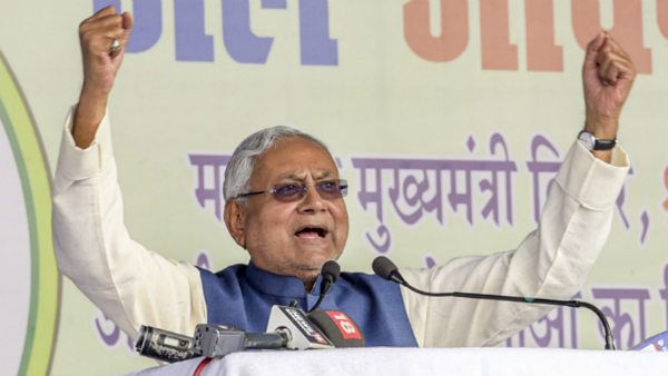 ગૃહમાં થઇ હાથાપાઇ