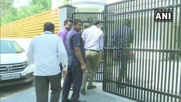 છત્તીસગઢ: આઈ.એ.એસ., નેતાઓ અને ઉદ્યોગપતિઓને ત્યા ITનો મોટો દરોડો, 25 જગ્યાએ કરી છાપેમારી