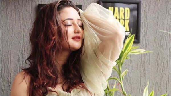 રશ્મિ દેસાઈ