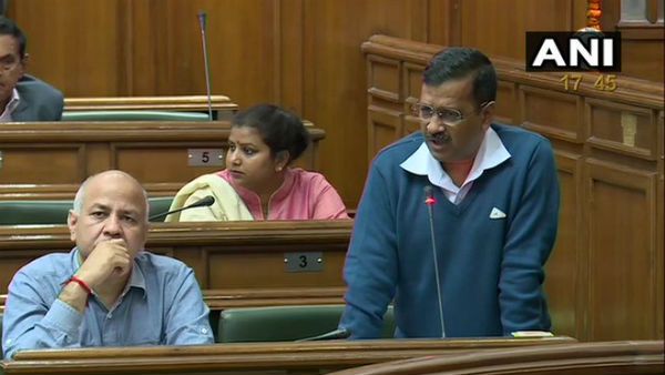 રવિવારે પહેલીવાર હિંસા ફાટી નીકળી હતી