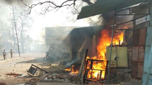 ખંભાતમાં જૂથ અથડામણ, 13 લોકો ઘાયલ, 25 ઘર-દુકાનો આગના હવાલે