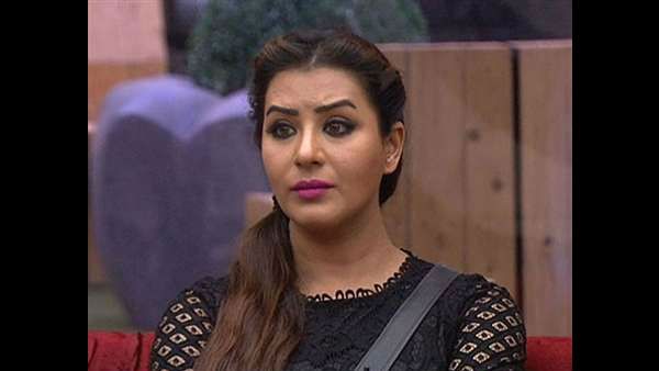 ચાલતી ગાડીમાંથી ફેંકવાની ધમકી ચાલતી ગાડીમાંથી ફેંકવાની ધમકી