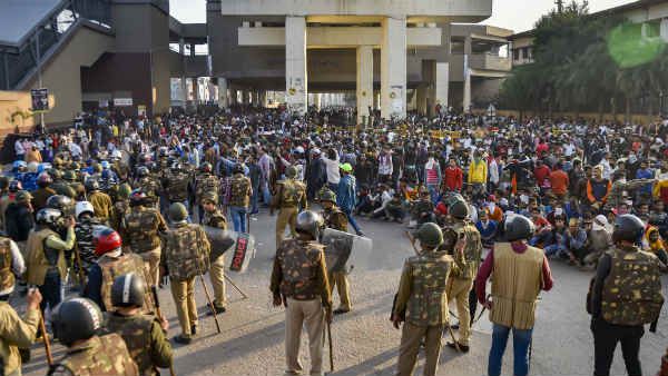 પોલિસ બની રહી મૂકદર્શક પોલિસ બની રહી મૂકદર્શક