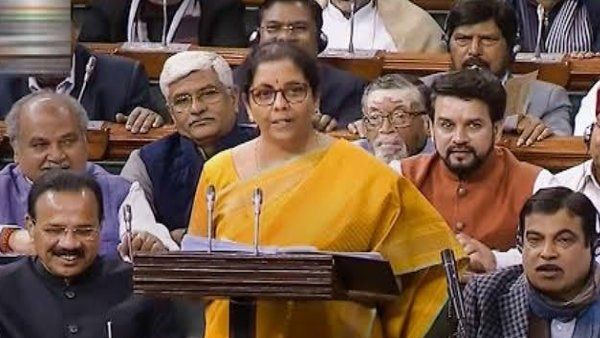 નિર્મલા સીતારમણે વાંચ્યુ અત્યાર સુધીનુ સૌથી લાંબુ બજેટ, તબિયત ખરાબ હોવાના કારણે આપી નાની સ્પીચ