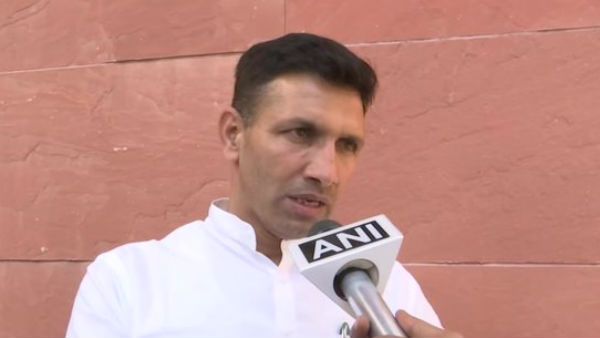 ભાજપ નેતા આપી રહ્યા છે પૈસા