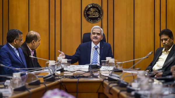 રેપો અને રિવર્સ રેપો ઘટાડવામાં આવ્યા