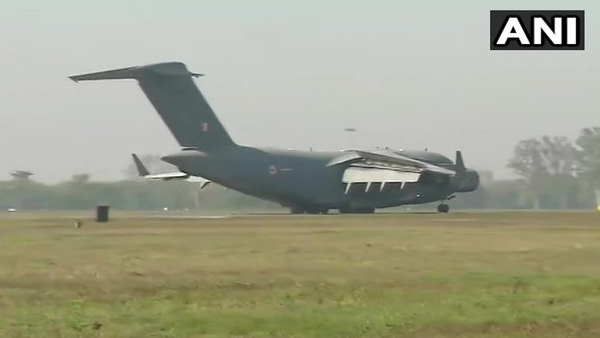 ઇરાનમાં ફસાયેલ 58 સ્રદ્ધાળુઓને લઇને ભારત પહોંચ્યું એરફોર્સનું વિમાન, ગાઝિયાબાદ એરપોર્ટ પર થયું 