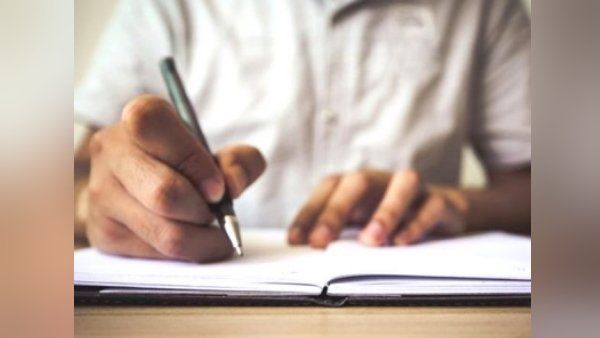 શિક્ષણ વિભાગની ઘોર બેદરકારી, બે વર્ષ પહેલા મૃત્યુ પામેલ શિક્ષકને કર્યા સસ્પેંડ