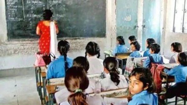 પ્રદરેશનકારીઓ શિક્ષકો સાથે કરતા હતા મારપીટ