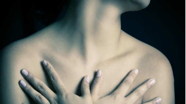 મહિલા દિવસઃ સ્તનમાં થતી દરેક પીડા કેન્સરની ન હોય પરંતુ હોઈ શકે છે આ ગંભીર બિમારીઓ