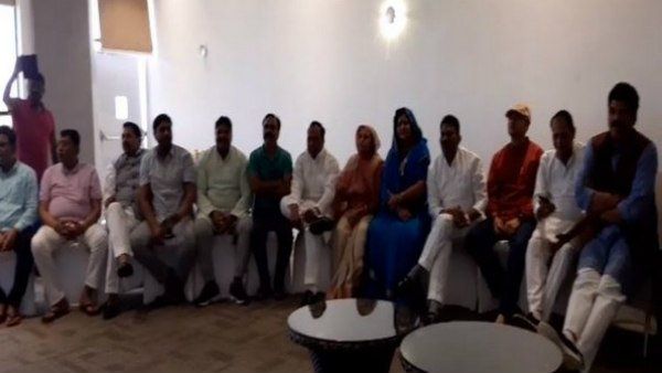 કોંગ્રેસના વધુ 20 ધારાસભ્યો પાર્ટી છોડવા માટે તૈયાર