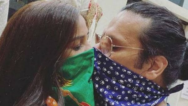 વાઈરલ થઈ પૂનમ પાંડેની કોરોના કિસ