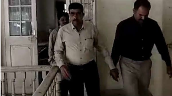 20 હજારની લાંચ લેતા રંગેહાથે ઝડપ્યો 20 હજારની લાંચ લેતા રંગેહાથે ઝડપ્યો