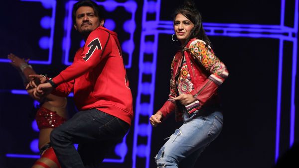 પર્ફોમનસ્સિ આપ્યા હતા