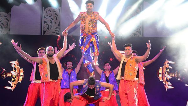 લાઈવ પરફોર્મન્સ