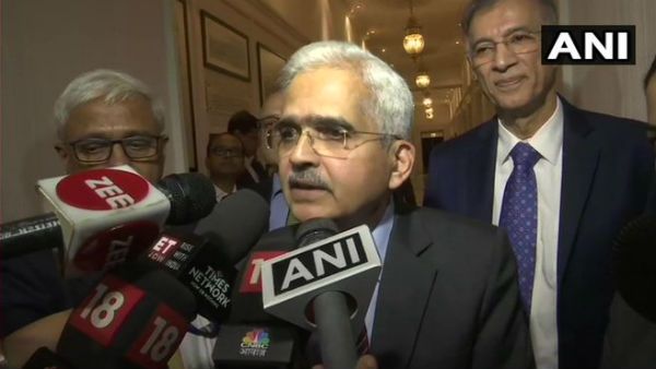 યસ બેંક પર આરબીઆઈના ગવર્નરે કહ્યું - 30 દિવસની છે આઉટર લિમિટ, ગભરાવાની જરૂર નહી