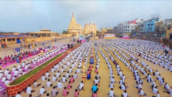 જોરશોરથી ઈન્ટરનેશનલ યોગા ફેસ્ટિવલનો પ્રારંભ, જાણો યોગાના ચમત્કારિક ફાયદા