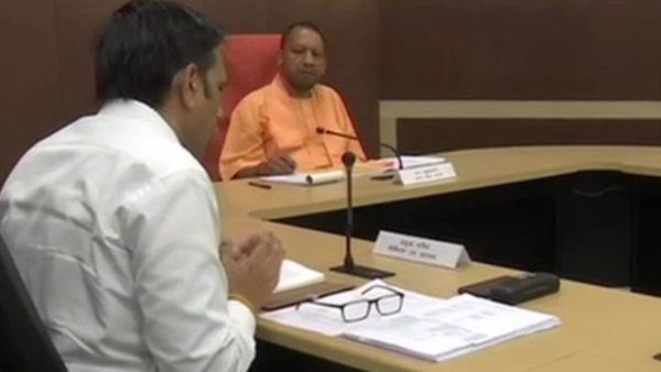 નોઈડાના ડીએમને સીએમ યોગીએ ધમકાવ્યા, કહ્યું- 'બકવાસ બંધ કરો'